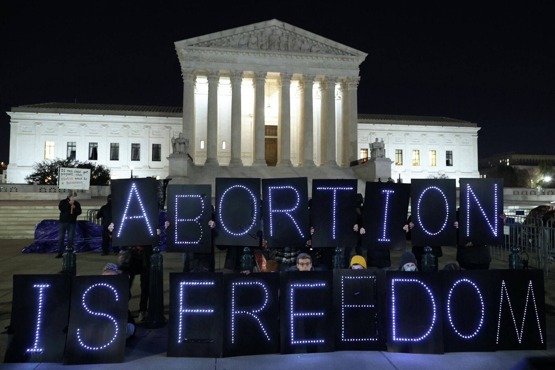 WASHINGTON, DC - NOVEMBER 30: Abortion rights activists from UltraViolet organize a light brigade outside the U.S. Supreme Court on November 30, 2021 in Washington, DC.  - Sputnik International, 1920, 23.12.2021