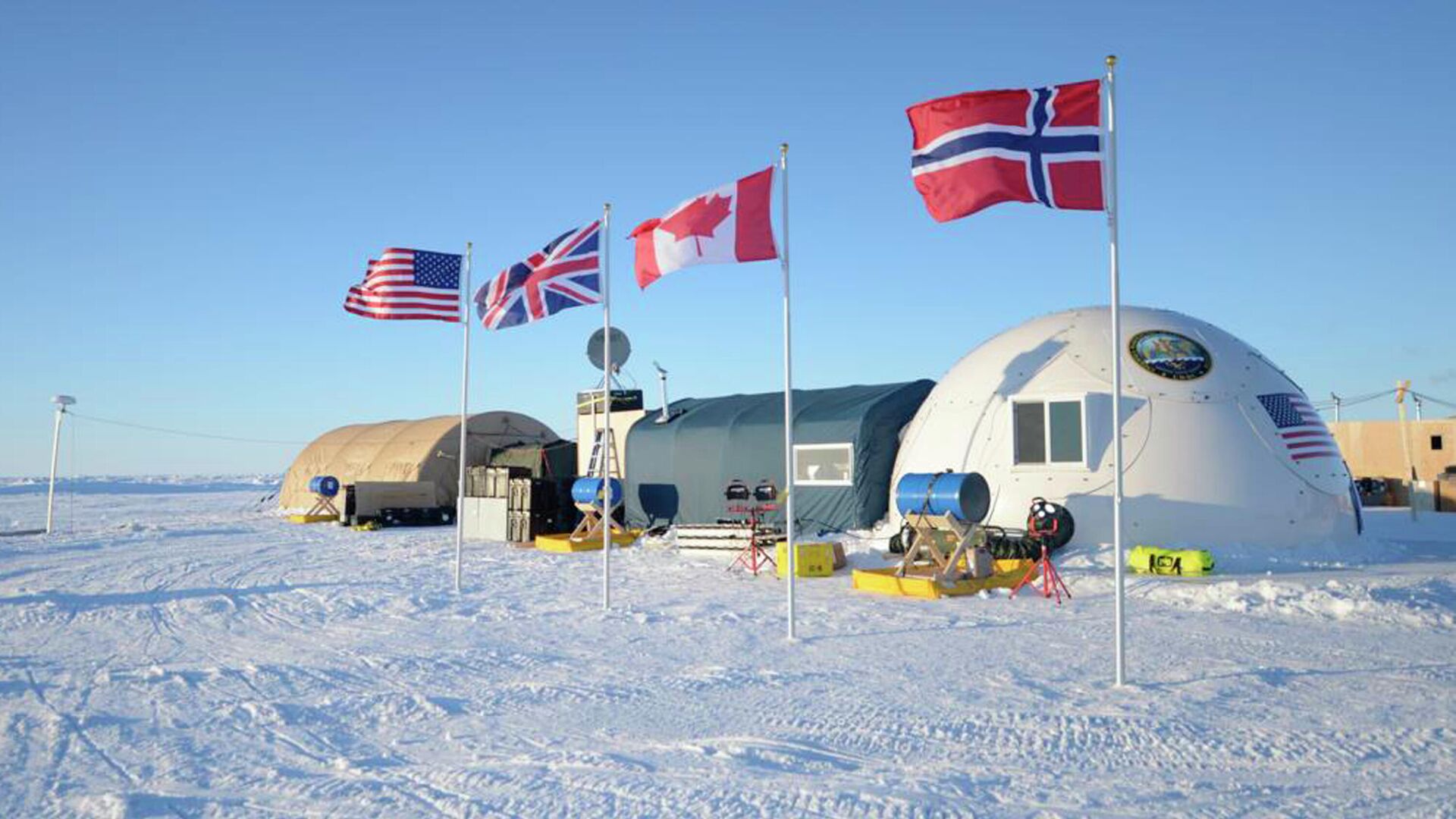 This 2016 photo provided by the U.S. Navy, shows a base camp for submarine sea ice exercises in the Beaufort Sea off Alaska's north coast. The U.S. Navy has kicked off biennial submarine testing and training under sea ice off Alaska's north coast--the exercises are dubbed Ice Exercise 2018, or ICEX18, and will include maneuvers by three submarines under Arctic ice, including a British vessel, over five weeks - Sputnik International, 1920, 25.12.2023