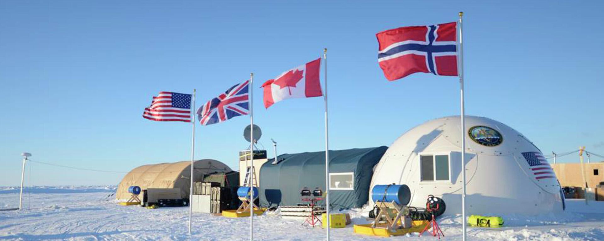 This 2016 photo provided by the U.S. Navy, shows a base camp for submarine sea ice exercises in the Beaufort Sea off Alaska's north coast. The U.S. Navy has kicked off biennial submarine testing and training under sea ice off Alaska's north coast--the exercises are dubbed Ice Exercise 2018, or ICEX18, and will include maneuvers by three submarines under Arctic ice, including a British vessel, over five weeks - Sputnik International, 1920, 26.08.2022
