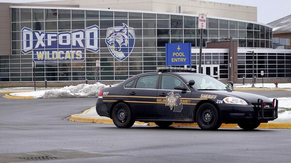 A police vehicle remains parked outside of Oxford High School on December 01, 2021 in Oxford, Michigan. - Sputnik International