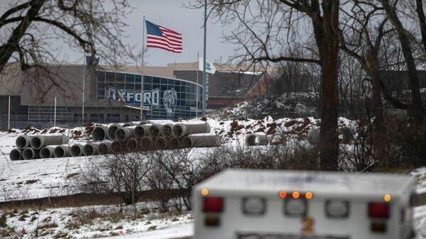 Emergency personnel respond to the scene of a deadly shooting where at least three were killed and six were wounded at a high school in Oxford, Michigan, about 35 miles (55 km) north of Detroit, U.S., November 30, 2021. - Sputnik International