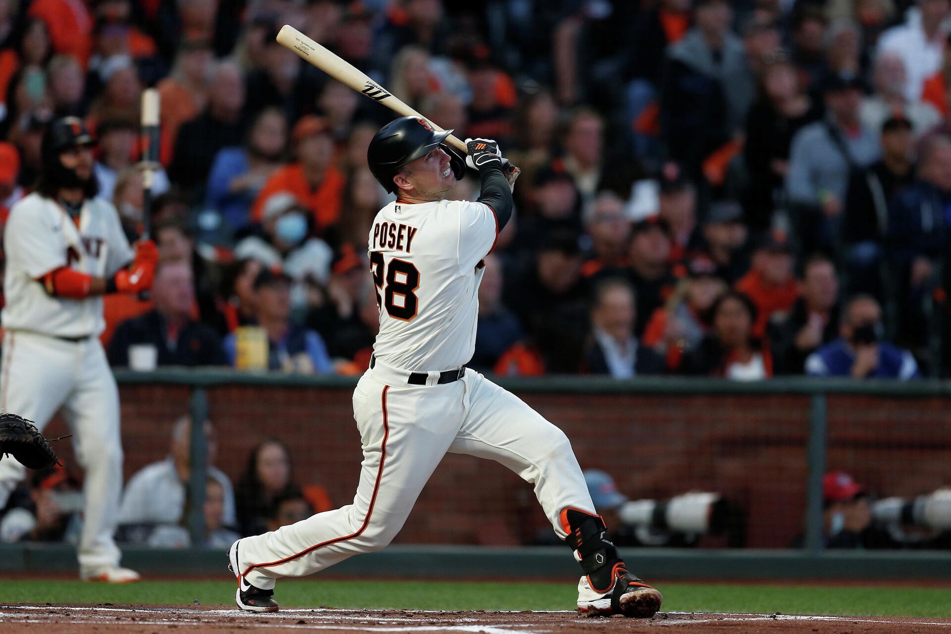 Oct 14, 2021; San Francisco, California, USA; San Francisco Giants catcher Buster Posey (28) hits a double against the Los Angeles Dodgers in the first inning during game five of the 2021 NLDS at Oracle Park. - Sputnik International, 1920, 02.12.2021