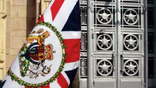 A British flag bearing a royal crest seen on the official car of the British Ambassador , as it stands in front of the Russian Foreign Ministry in Moscow (File) - Sputnik International