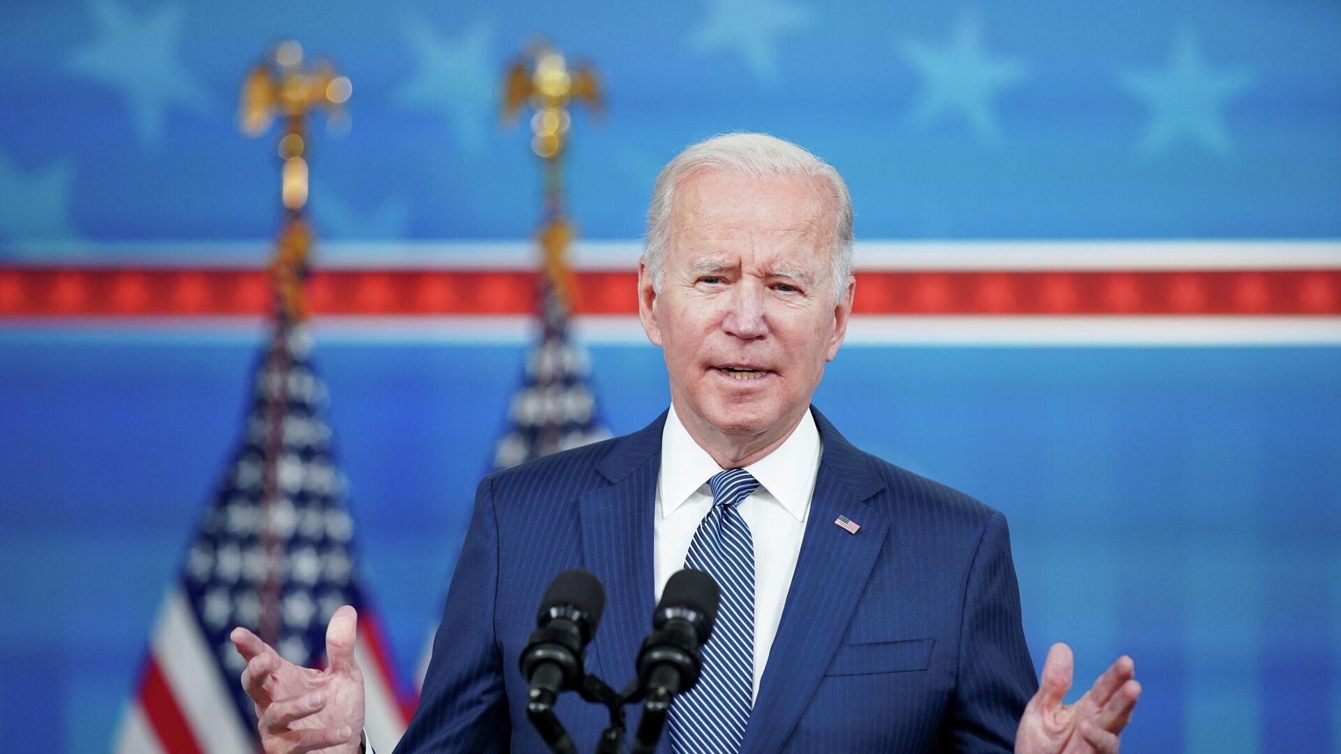 U.S. President Joe Biden speaks about his administration's efforts to ease supply chain issues during the holiday season, at the White House in Washington, U.S., December 1, 2021. - Sputnik International, 1920, 15.12.2021