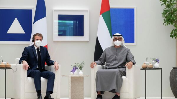 French President Emmanuel Macron meets with Abu Dhabi's Crown Prince Sheikh Mohammed bin Zayed al-Nahyan in Abu Dhabi, United Arab Emirates December 3, 2021. - Sputnik International