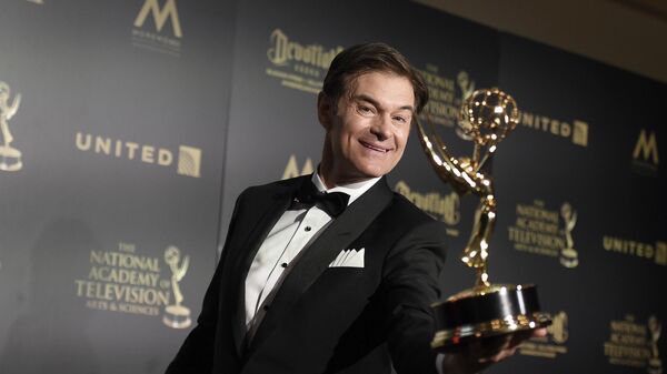 Dr. Mehmet Oz, winner of the award for outstanding informative talk show for The Dr. Oz Show, poses in the press room at the 44th annual Daytime Emmy Awards at the Pasadena Civic Center on Sunday, April 30, 2017, in Pasadena, Calif.  - Sputnik International