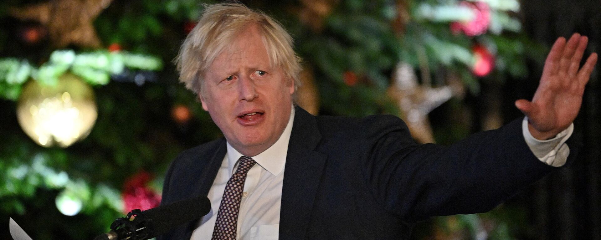 Britain's Prime Minister Boris Johnson makes a speech as he visits a UK Food and Drinks market set up in Downing Street, central London on November 30, 2021. (Photo by JUSTIN TALLIS / POOL / AFP) - Sputnik International, 1920, 10.12.2021