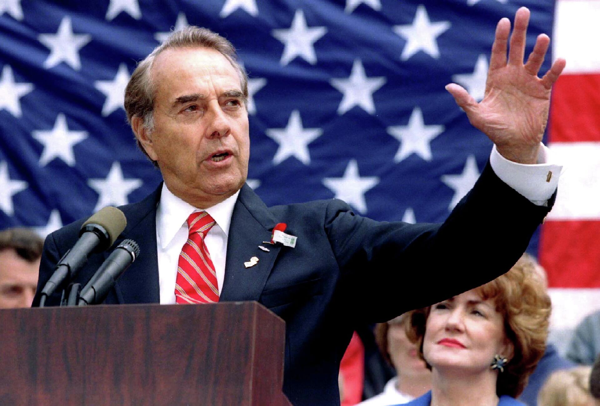 Republican presidential candidate Bob Dole makes a point during a Memorial Day speech in Clifton, New Jersey May 27, 1996 - Sputnik International, 1920, 05.12.2021