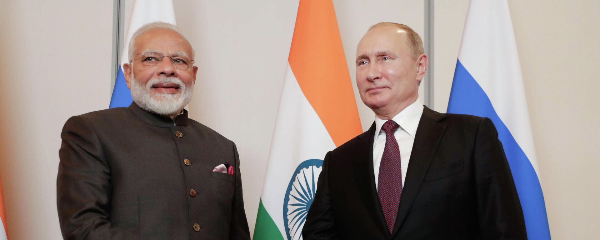 India's Prime Minister Narendra Modi, left, shakes hands with Russia's President Vladimir Putin (File) - Sputnik International, 1920, 08.07.2024