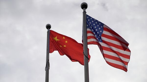 Chinese and U.S. flags flutter outside a company building in Shanghai, China November 16, 2021 - Sputnik International