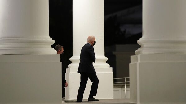 U.S. President Joe Biden arrives back at the White House from a dinner in Washington, U.S., December 3, 2021. - Sputnik International