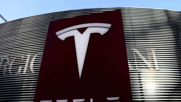 A logo of the electric-vehicle maker Tesla is seen near a shopping complex in Beijing, China January 5, 2021. - Sputnik International