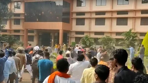 Hindu Activists Vandalise Catholic School in India - Sputnik International