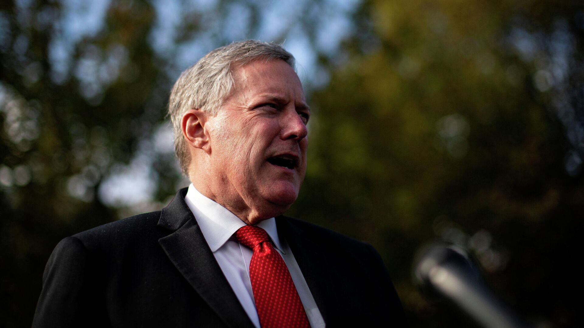 White House Chief of Staff Mark Meadows speaks to reporters following a television interview, outside the White House in Washington, U.S. October 21, 2020 - Sputnik International, 1920, 07.12.2021