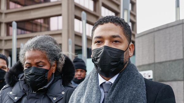 Jussie Smollett leaves the Leighton Criminal Court Building after his trial on disorderly conduct charges on December 7 2021 in Chicago, Illinois. - Sputnik International