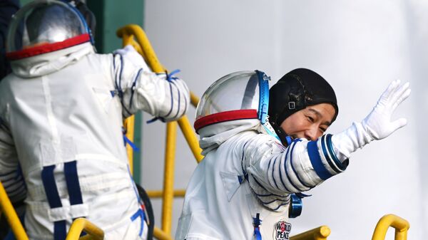 Japanese space tourist Yusaku Maezawa waves to the public as he climbs the Soyuz-2.1a rocket before the launch to the ISS.  - Sputnik International
