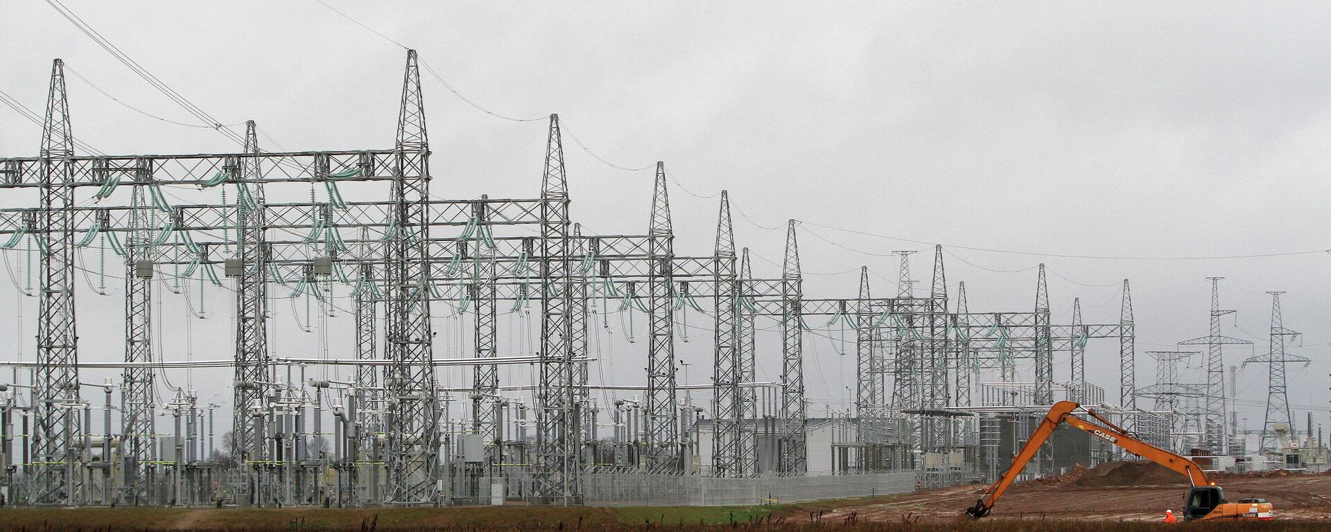 LitPol Link HVDC back-to-back converter station and  power line to Poland – LitPol Link is pictured in Alytus on November 19, 2015. Lithuania will soon begin importing electricity from fellow EU states Poland and Sweden to reduce the Baltic region's dependence on Russia - Sputnik International, 1920, 08.12.2021