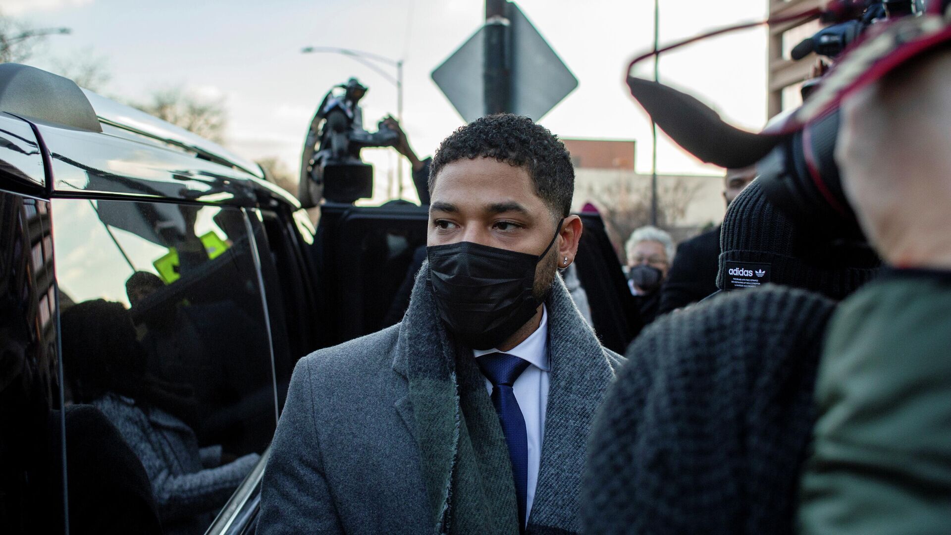 Former Empire actor Jussie Smollett leaves court during his trial for six counts of disorderly conduct on suspicion of making false reports to police, in Chicago, Illinois, U.S. December 8, 2021. - Sputnik International, 1920, 09.12.2021