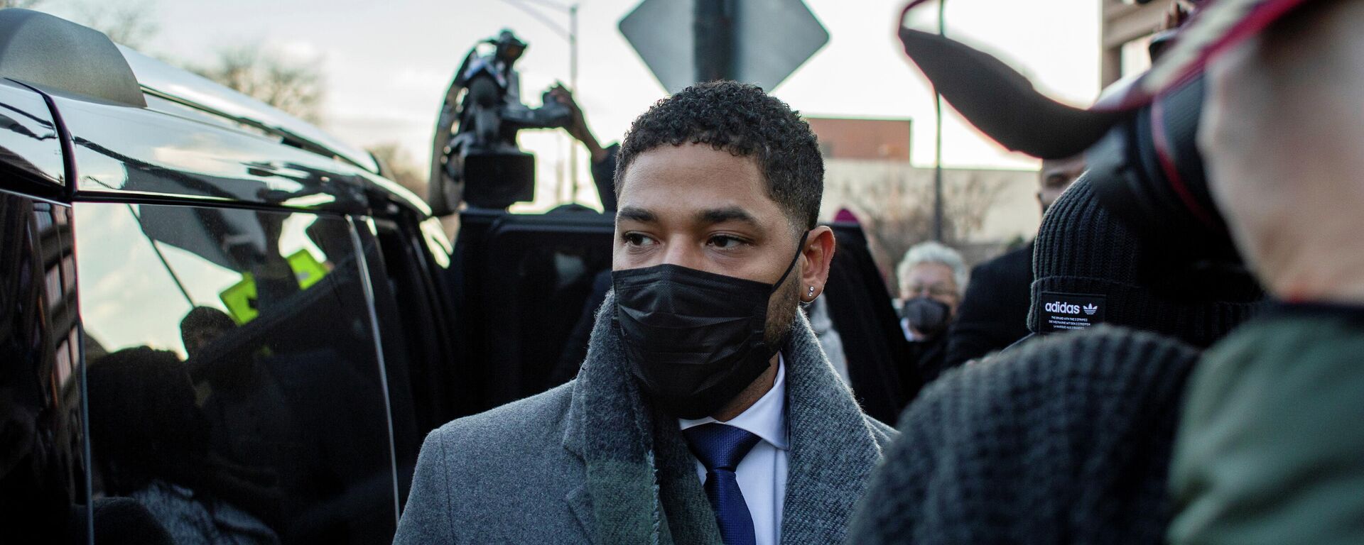 Former Empire actor Jussie Smollett leaves court during his trial for six counts of disorderly conduct on suspicion of making false reports to police, in Chicago, Illinois, U.S. December 8, 2021. - Sputnik International, 1920, 09.12.2021