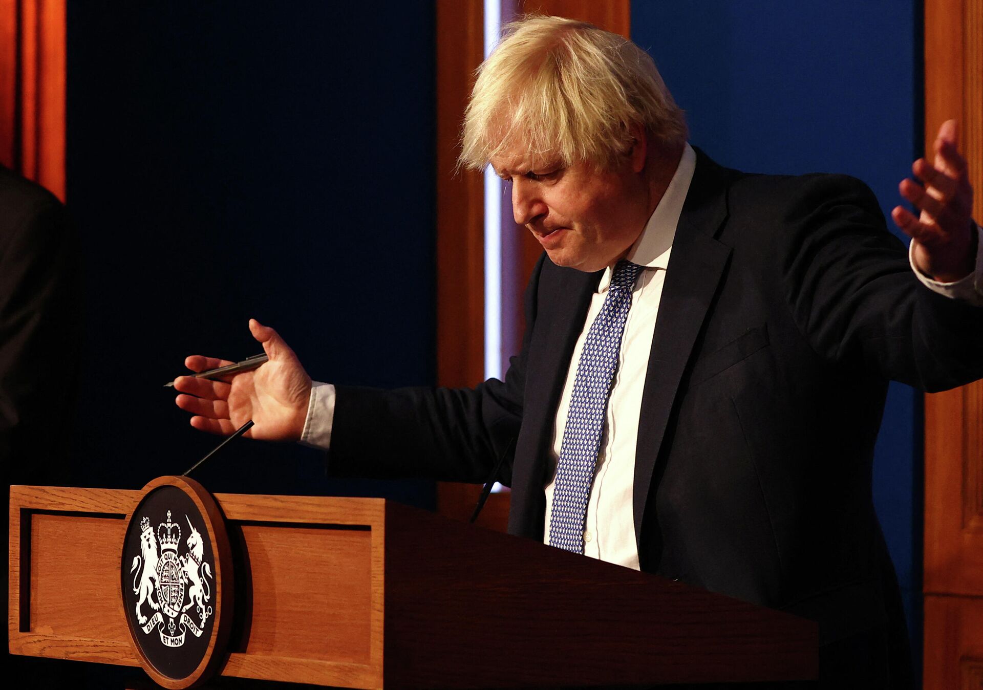 Britain's Prime Minister Boris Johnson gestures during a press conference for the latest COVID-19 update in the Downing Street briefing room in central London on December 8, 2021. - Sputnik International, 1920, 15.12.2021