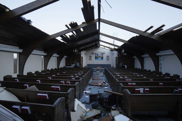 Interior view of tornado damage to Emmanuel Baptist Church on 11 December 2021 in Mayfield, Kentucky. - Sputnik International