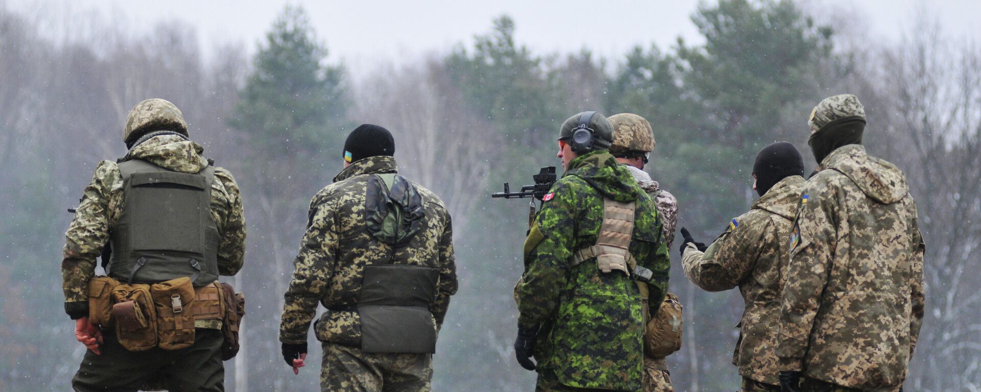 Canadian instructors train Ukrainian service persons as part of UNIFIER operation at Yavorivsky training range in the Lviv Region. - Sputnik International, 1920, 12.12.2021