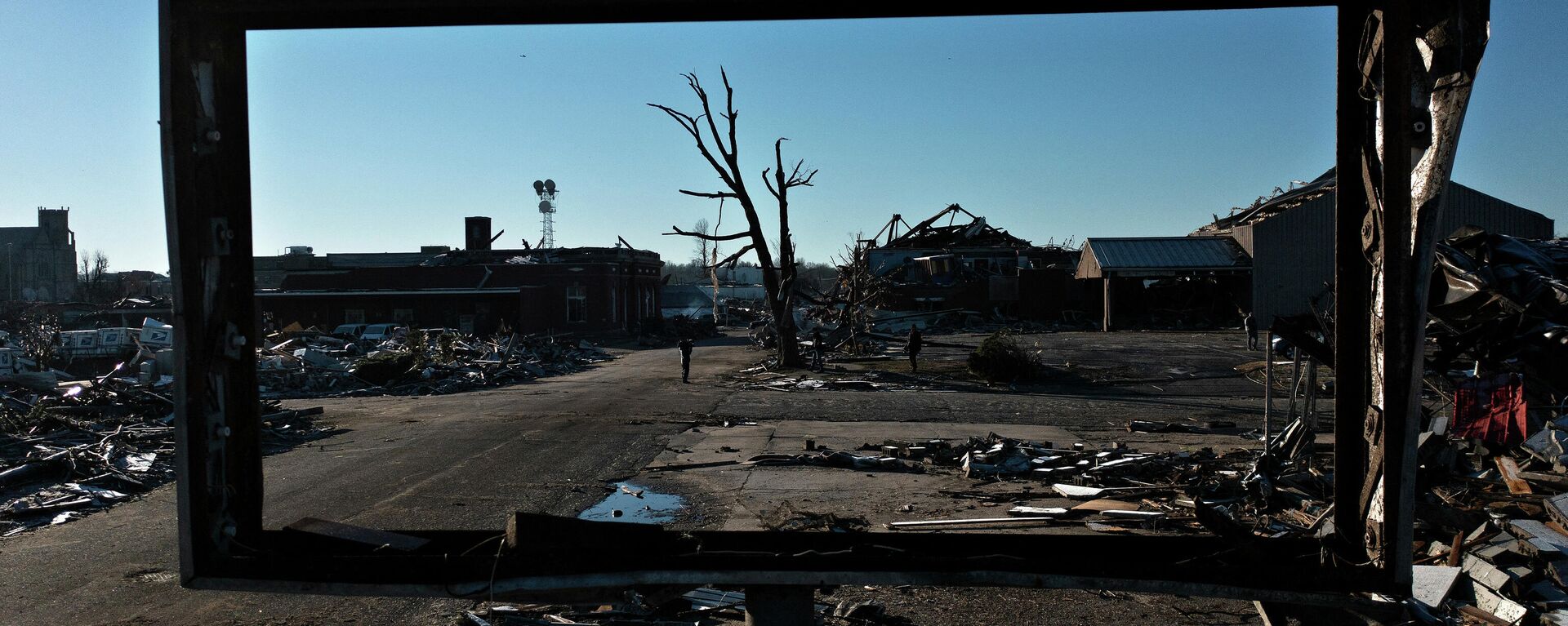 Tornado damage is seen after extreme weather hit the region December 12, 2021, in Mayfield, Kentucky. - Dozens of devastating tornadoes roared through five US states overnight, leaving more than 80 people dead on December 11, 2021 in what President Joe Biden said was one of the largest storm outbreaks in history. - Sputnik International, 1920, 13.12.2021