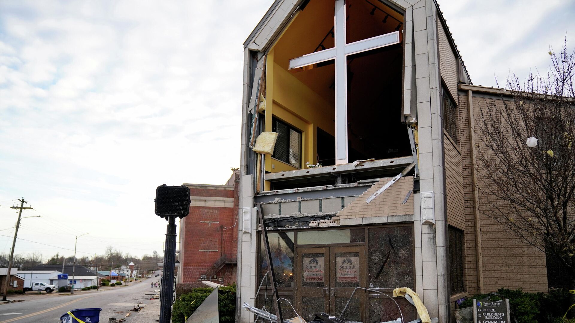 A church is seen missing its facade after a devastating outbreak of tornadoes ripped through several U.S. states, in Mayfield, Kentucky, U.S., December 11, 2021 - Sputnik International, 1920, 13.12.2021