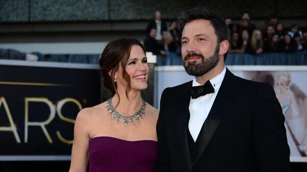 Actor/director Ben Affleck and wife actress Jennifer Garner arrive on the red carpet for the 85th Annual Academy Awards on February 24, 2013 in Hollywood, California - Sputnik International