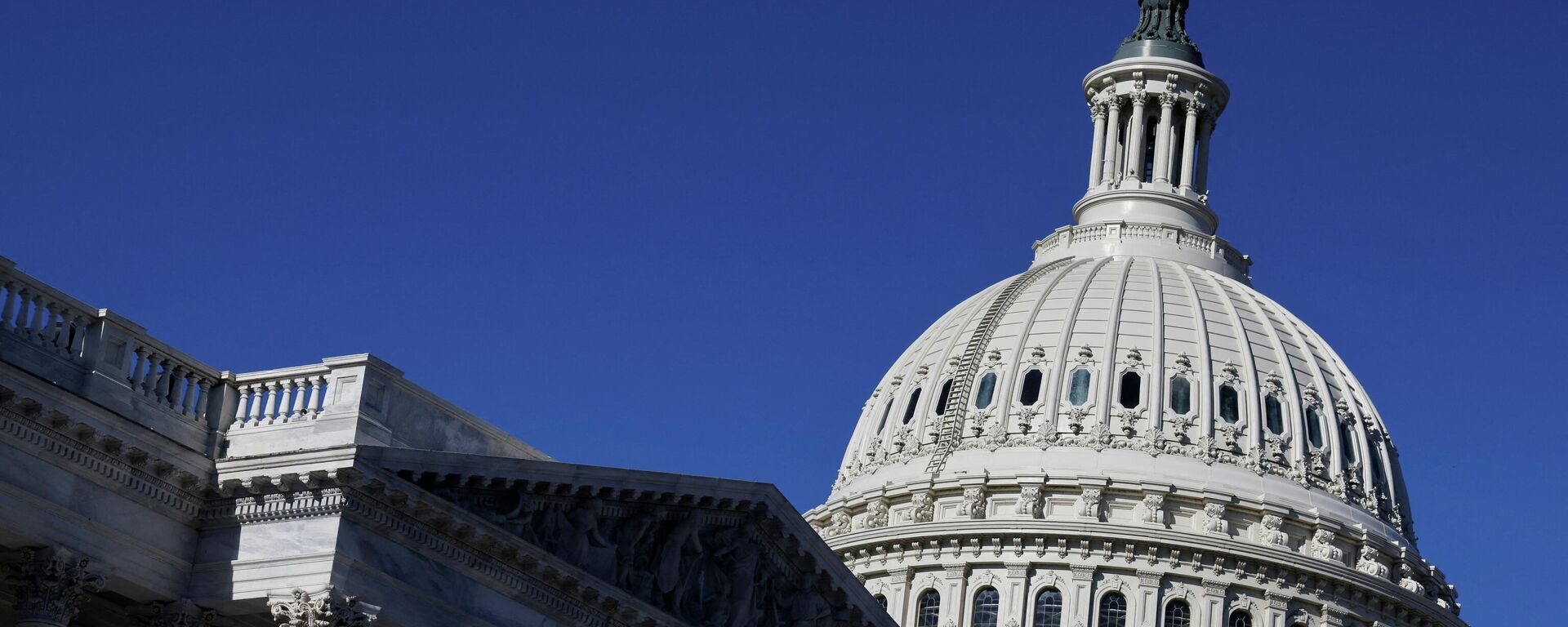 A general view of the U.S. Capitol under blue skies in Washington, U.S. December 14, 2021.  - Sputnik International, 1920, 15.12.2021