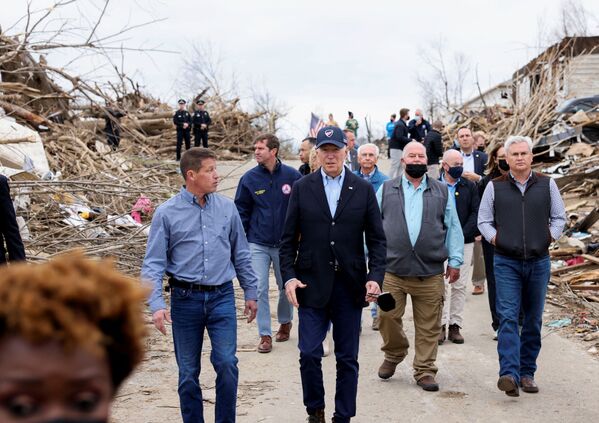 US President Joe Biden surveys storm damage from the tornadoes and extreme weather, in Dawson Springs, Kentucky, US, 15 December 2021. - Sputnik International