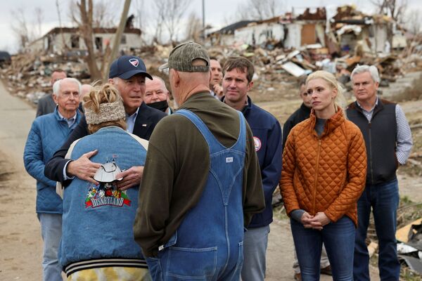 US President Joe Biden embraces a person as he surveys storm damage from the tornadoes and extreme weather, in Dawson Springs, Kentucky, US, 15 December 2021. - Sputnik International