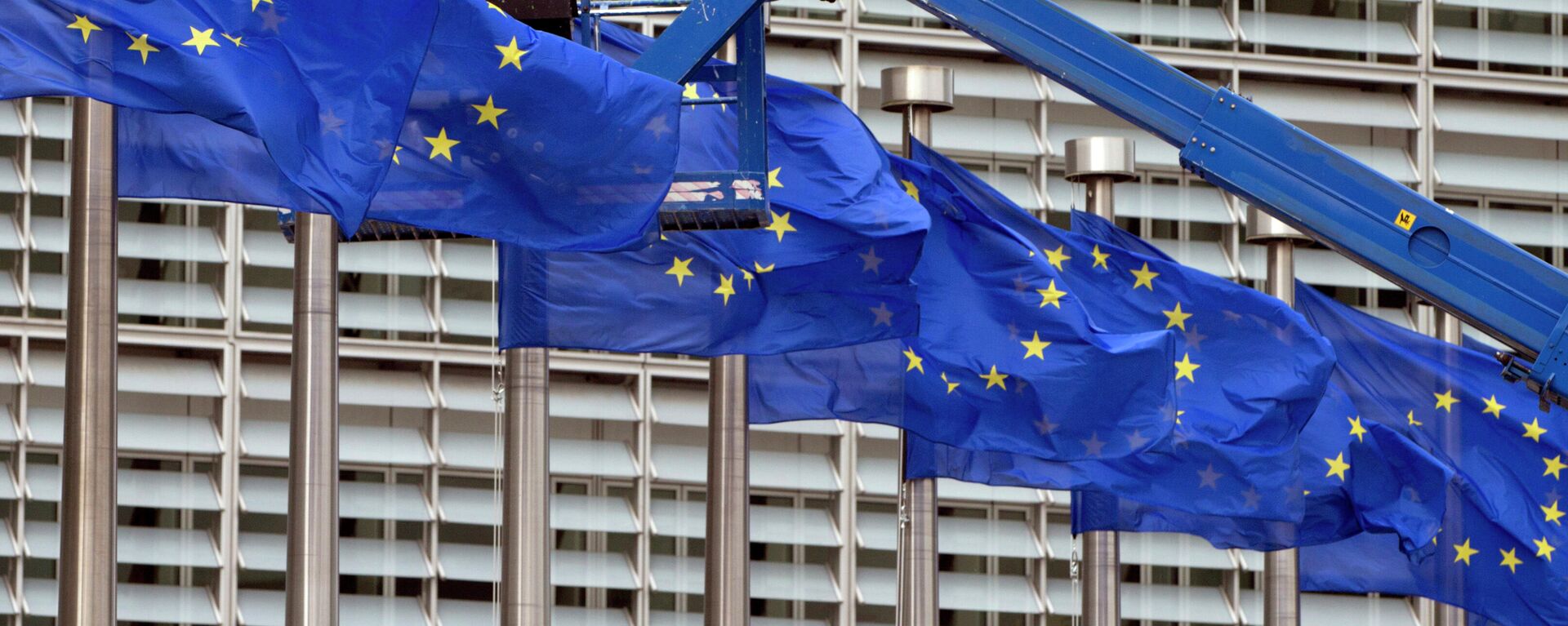 In this June 23, 2016 file photo, a worker on a lift adjusts the EU flags in front of EU headquarters in Brussels. - Sputnik International, 1920, 30.05.2023