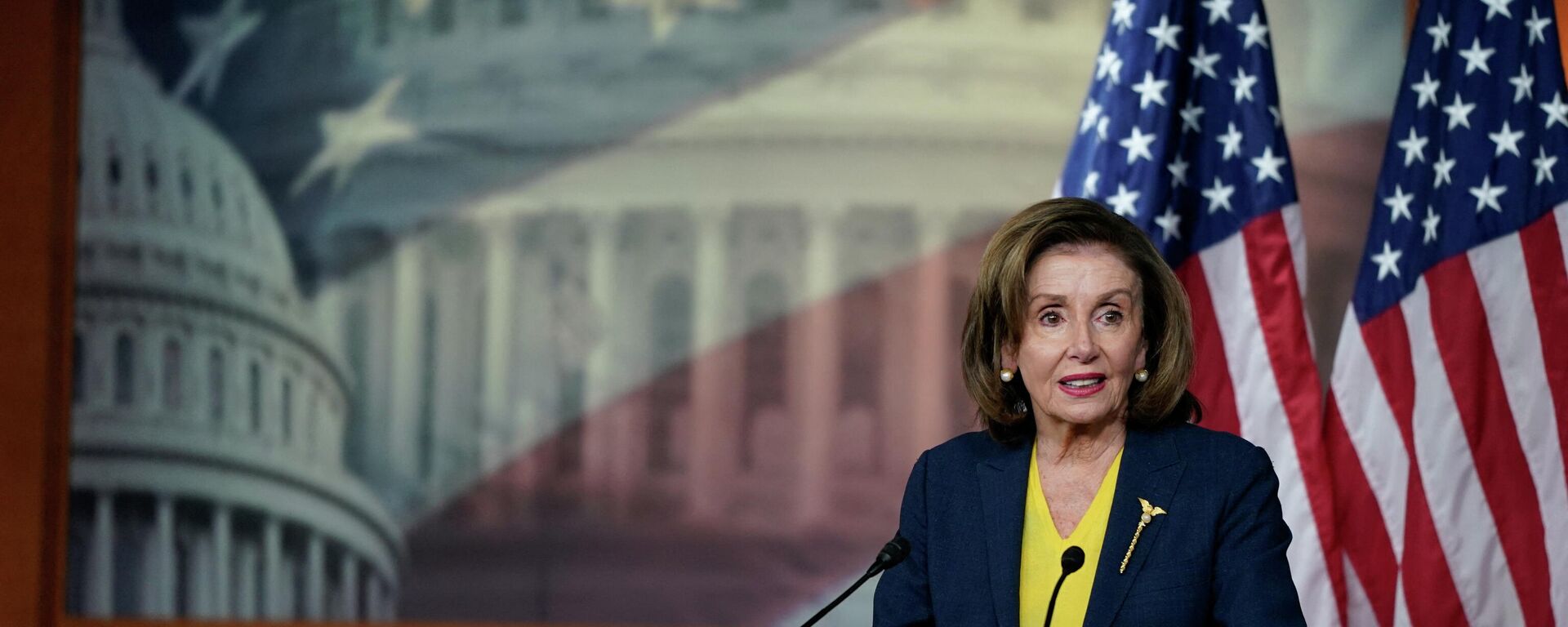 U.S. House Speaker Nancy Pelosi (D-CA) speaks to reporters during her weekly news conference on Capitol Hill in Washington, U.S., December 15, 2021. - Sputnik International, 1920, 17.12.2021