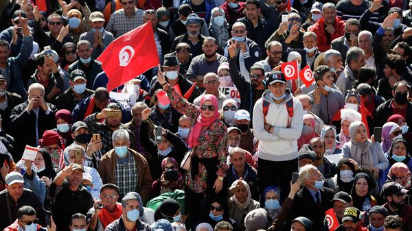 FILE PHOTO: Demonstrators hold flags during a protest against Tunisian President Kais Saied's seizure of governing powers, in front of the parliament, in Tunis, Tunisia, November 14, 2021 - Sputnik International