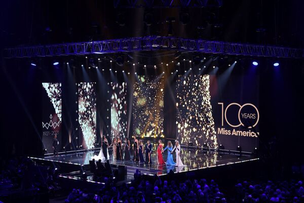 Contestants stand on stage during the 100th Anniversary of the Miss America Pageant at the Mohegan Sun Arena in Uncasville, Connecticut, US, 16 December 2021. - Sputnik International