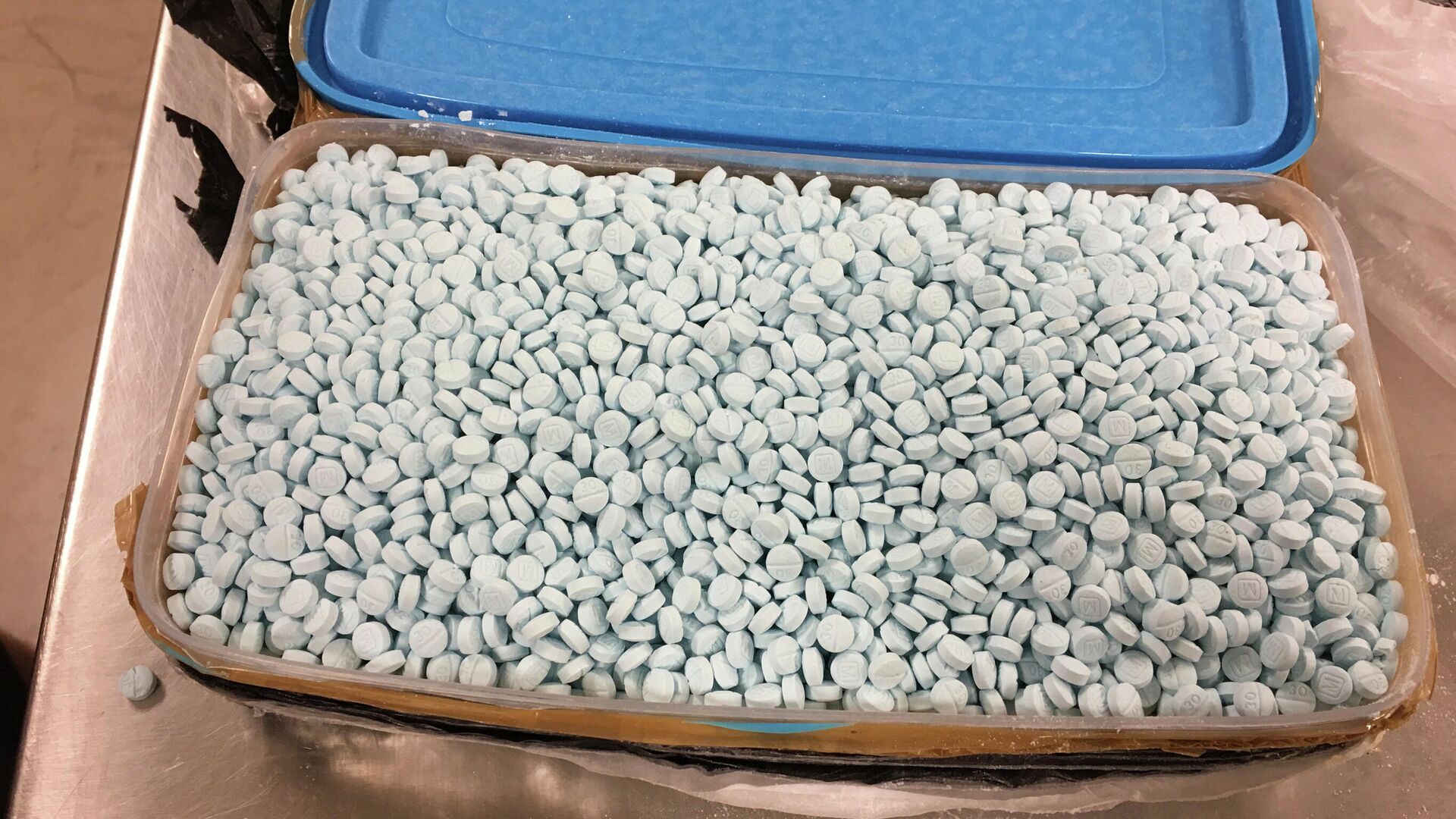 This photo provided by the U.S. Drug Enforcement Administration's Phoenix Division shows one of four containers holding some of the 30,000 fentanyl pills the agency seized in one of its bigger busts in Tempe, Ariz., in August 2017. Fentanyl is a potent synthetic opioid. - Sputnik International, 1920, 31.07.2022