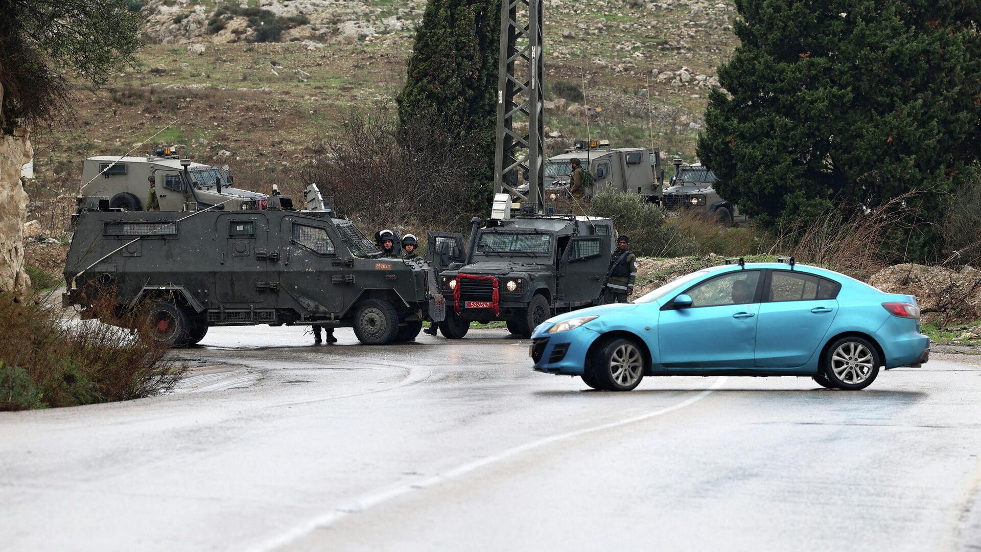 Israeli security forces block the road leading to the site of the shooting attack near Homesh, an illegal Israeli outpost that had previously been evacuated by the government, in the occupied West Bank, on December 17, 2021.  - Sputnik International, 1920, 11.05.2022