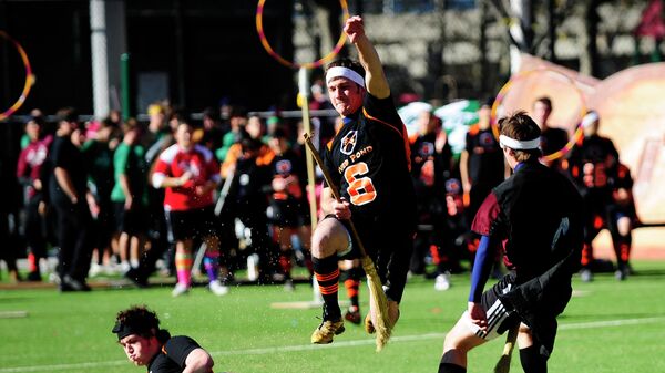 Competitors take part in a match of Quidditch, Harry Potter's magical and fictional game, during the 4th Quidditch World Cup, in New York, November 13, 2010. - Sputnik International