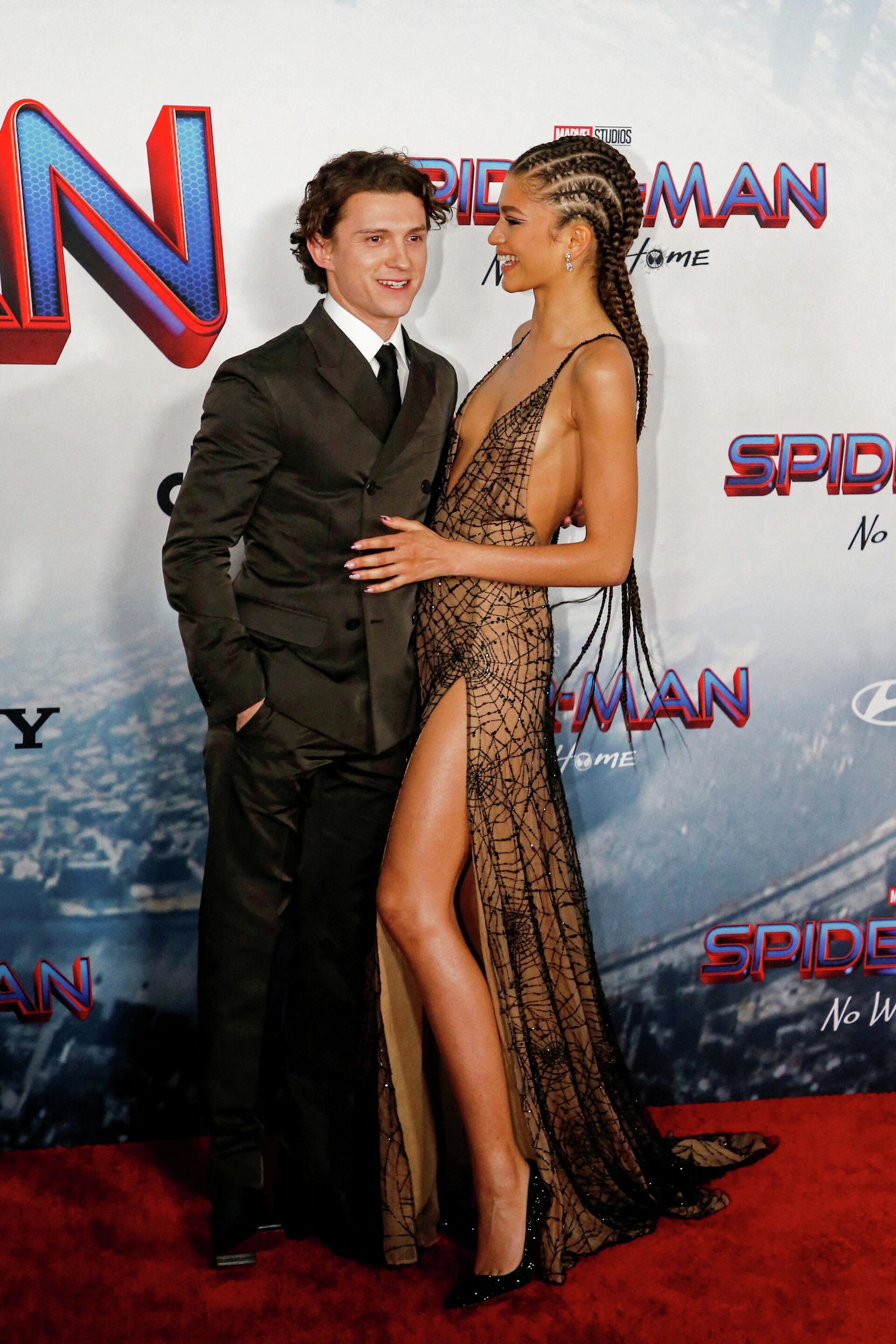  Cast members Tom Holland and Zendaya attend the premiere for the film Spider-Man: No Way Home in Los Angeles, California, December 13, 2021. - Sputnik International, 1920, 23.12.2021
