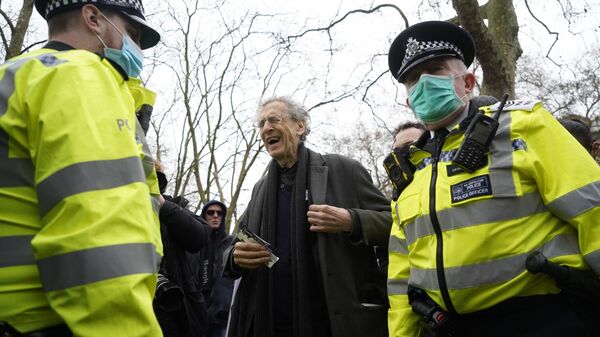 Anti-lockdown protester Piers Corbyn, brother of Jeremy Corbyn, the former leader of Britain's opposition Labour party, attends a rally against the ongoing coronavirus restrictions in central London on March 20, 2021. - Sputnik International
