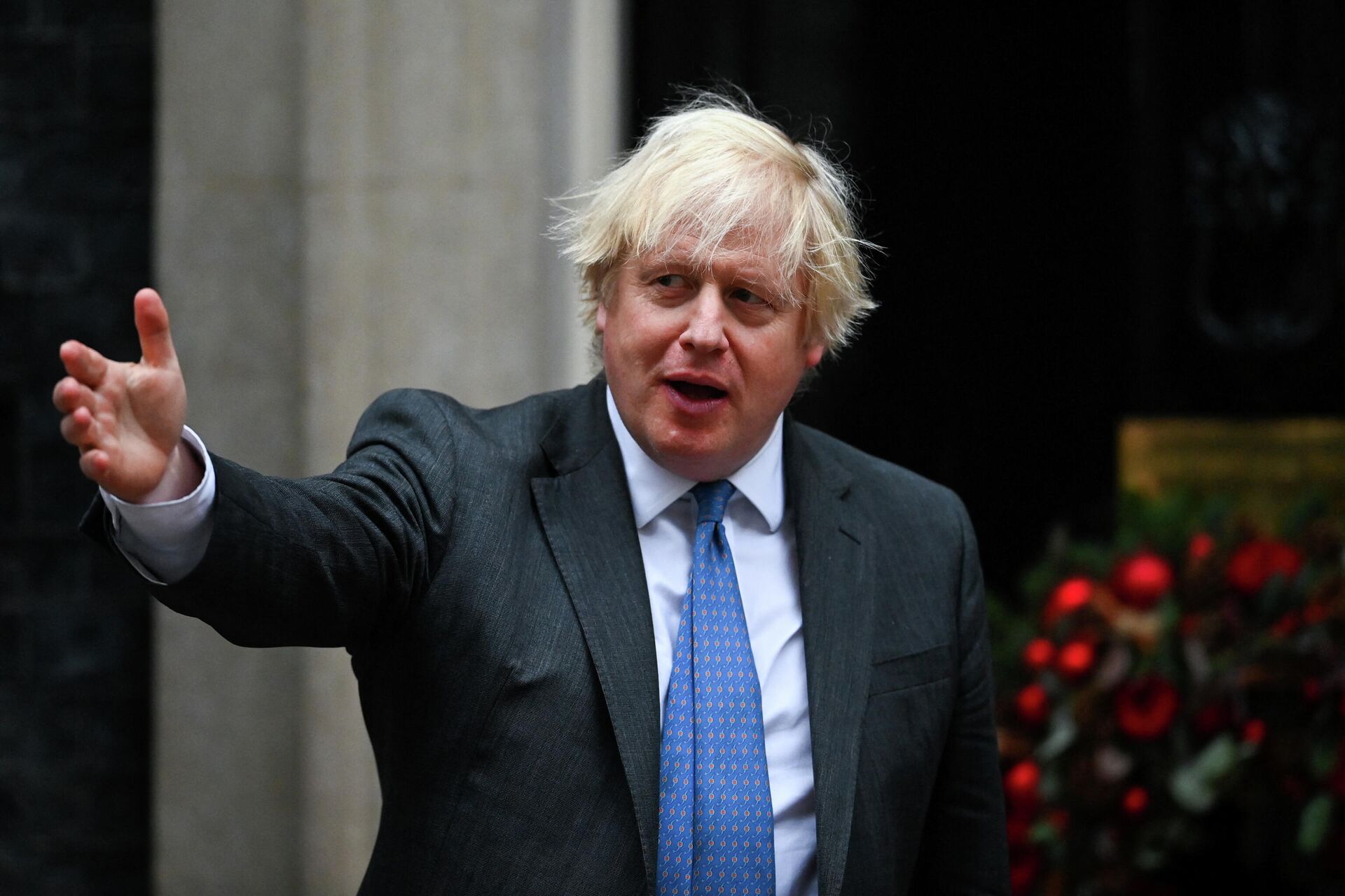 British Prime Minister Boris Johnson leaves Downing Street 10 to meet with Oman's Sultan Haitham bin Tariq, in London, Britain December 16, 2021. - Sputnik International, 1920, 31.12.2021