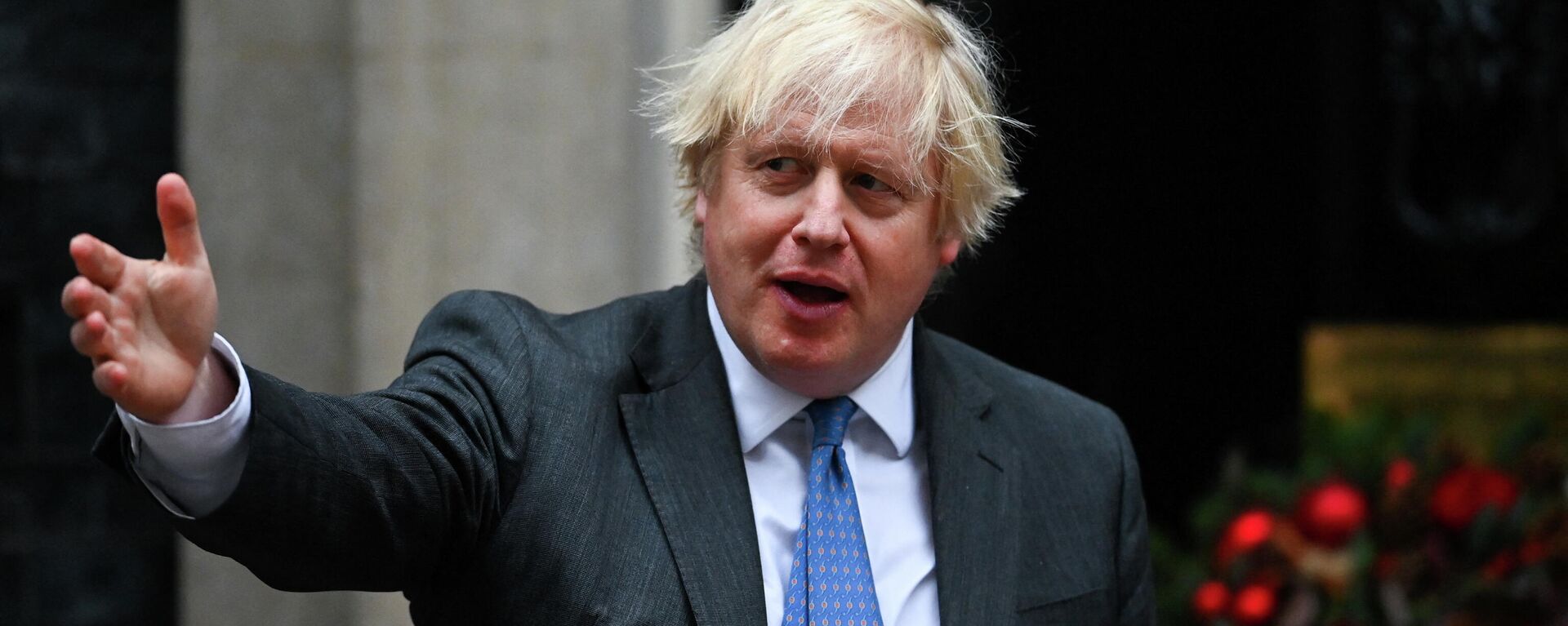 British Prime Minister Boris Johnson leaves Downing Street 10 to meet with Oman's Sultan Haitham bin Tariq, in London, Britain December 16, 2021. - Sputnik International, 1920, 15.01.2022