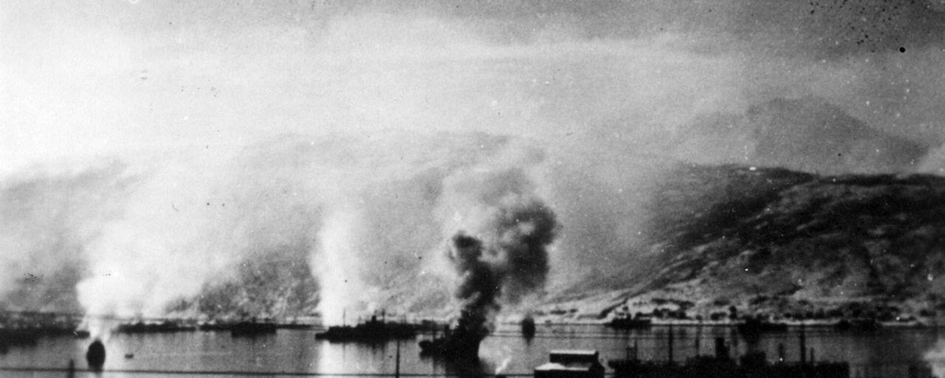 Battle of Narvik with several ships on fire at the harbor - Sputnik International, 1920, 18.02.2022