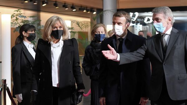 French President Emmanuel Macron and his wife Brigitte Macron are welcomed by European Parliament President David Sassoli prior a ceremony in tribute to the late former French President Valery Giscard d'Estaing, on the first anniversary of his death, at EU Parliament in Strasbourg, France, December 2, 2021 - Sputnik International