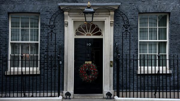 The door of 10 Downing Street is decorated with Christmas decorations in London, Britain, November 28, 2021 - Sputnik International