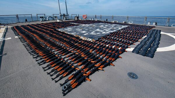 Illicit weapons seized from a stateless fishing vessel in the North Arabian Sea are arranged for inventory aboard guided-missile destroyer USS O’Kane’s (DDG 77) flight deck, Dec. 21 - Sputnik International