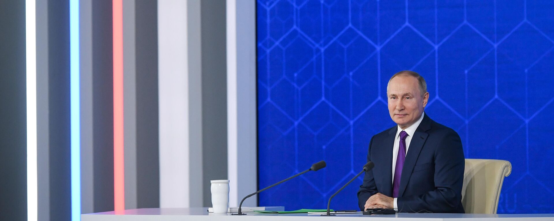 Vladimir Putin Holds Year-End Press Conference Vladimir Putin Holds Year-End Press Conference - Sputnik International, 1920, 23.12.2021