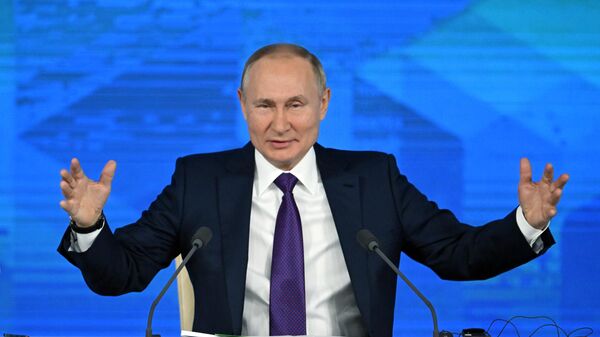 Russian President Vladimir Putin gives an annual end-of-year news conference at the Manezh Central Exhibition Hall, in Moscow, Russia - Sputnik International