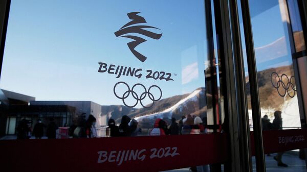 The emblem of Beijing 2022 Winter Olympics is seen on a glass door at the National Alpine Skiing Centre during an organised media tour to the Olympic venues in Yanqing district of Beijing, China December 17, 2021 - Sputnik International